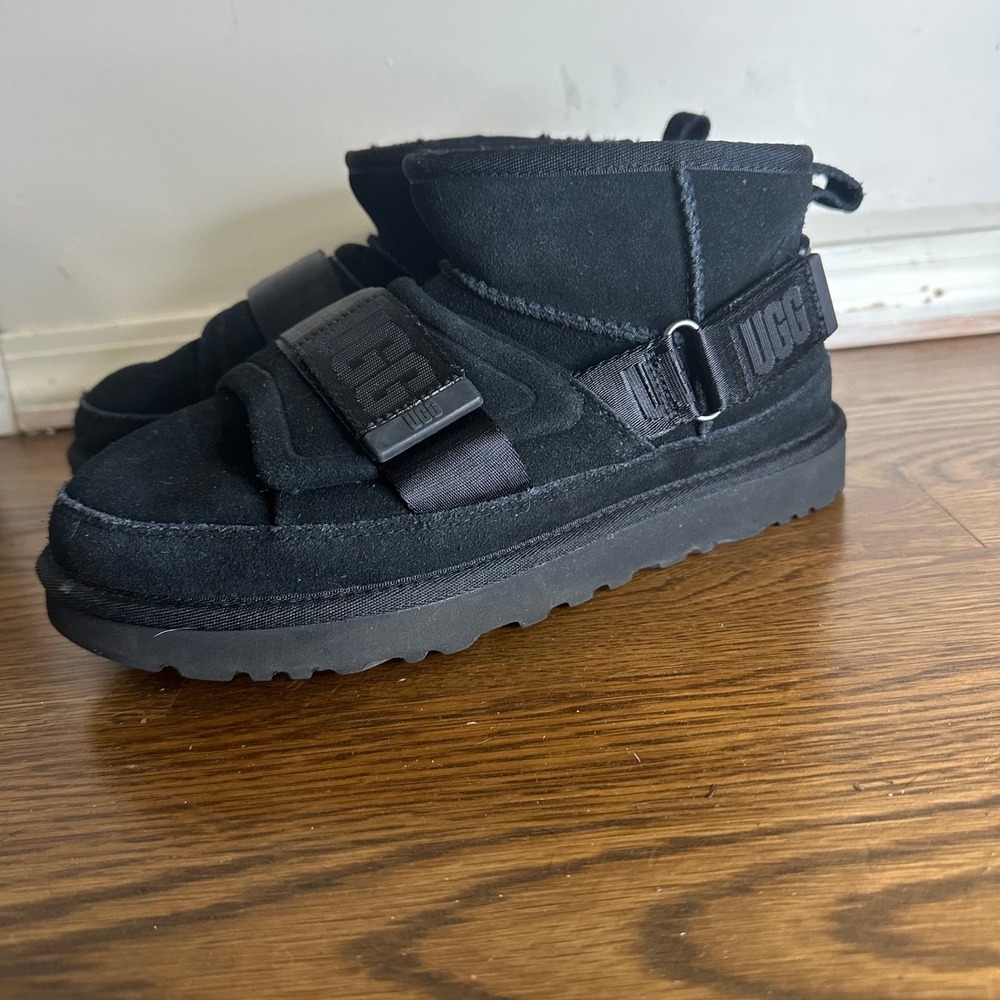 UGG‎ Classic Ultra Mini Hybrid Strap Short Boots in Black Size 9 - Picture 4 of 11